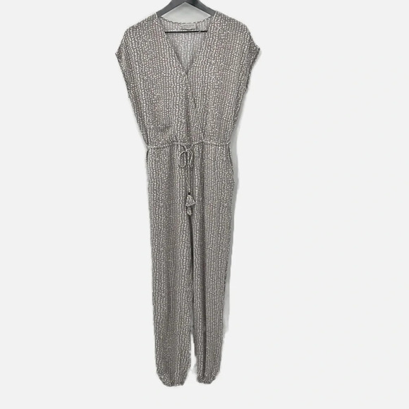 Dress Forum Surplice Sleeveless Rayon Jumpsuit Pebble Print Gray & White - Small - Picture 2 of 9